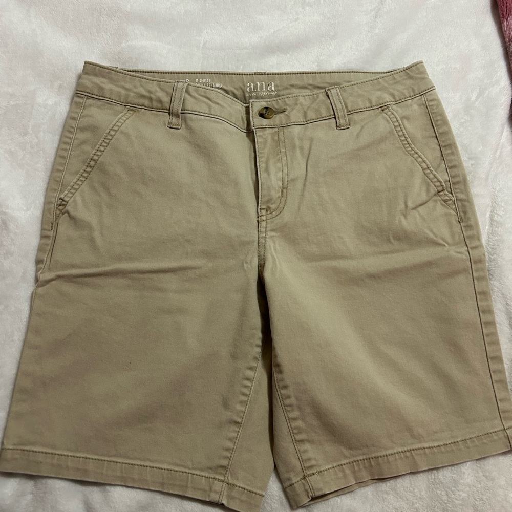 Womans khaki shorts